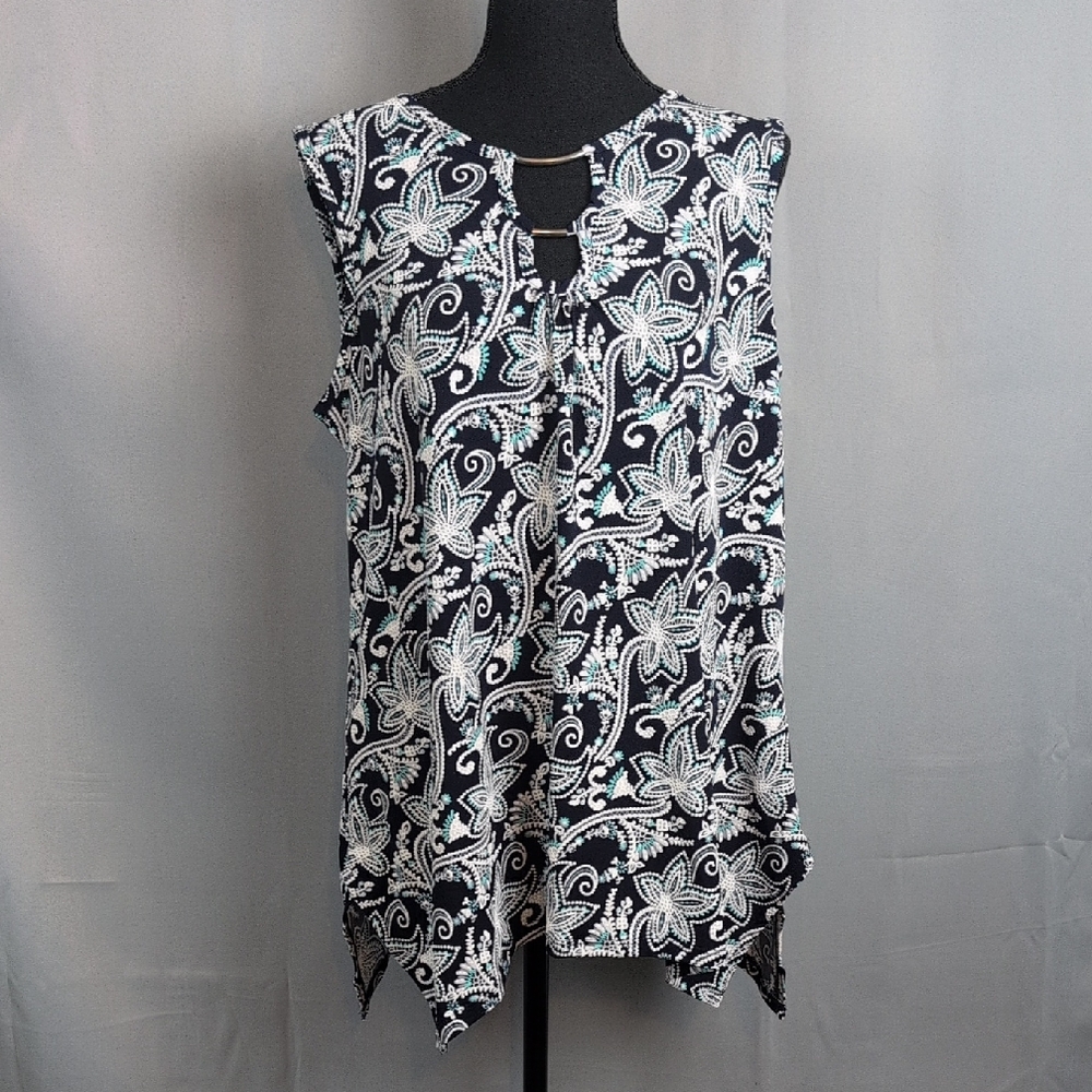 C Est 1946 New Large Raised Floral Pattern Sleeveless‎